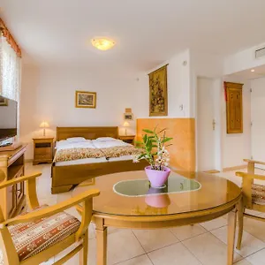 B&B Kata Panzio, Seghedin